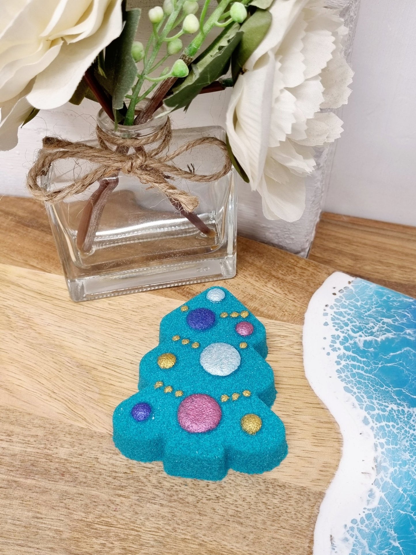 Christmas Tree with Baubles Bath Bomb - Bath Bombs - Cottage Fresh Scents